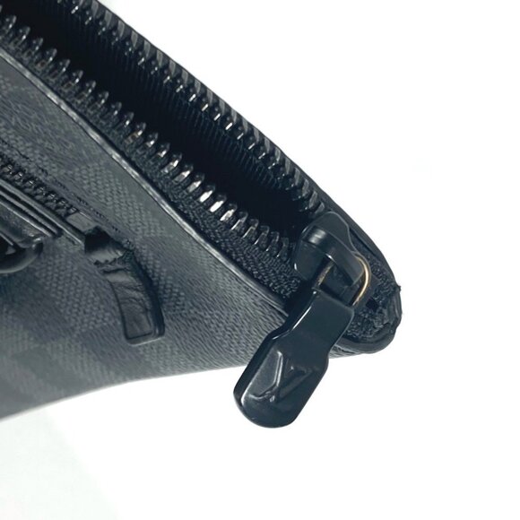 LOUIS VUITTON Black Damier Pouch - Picture 10 of 16